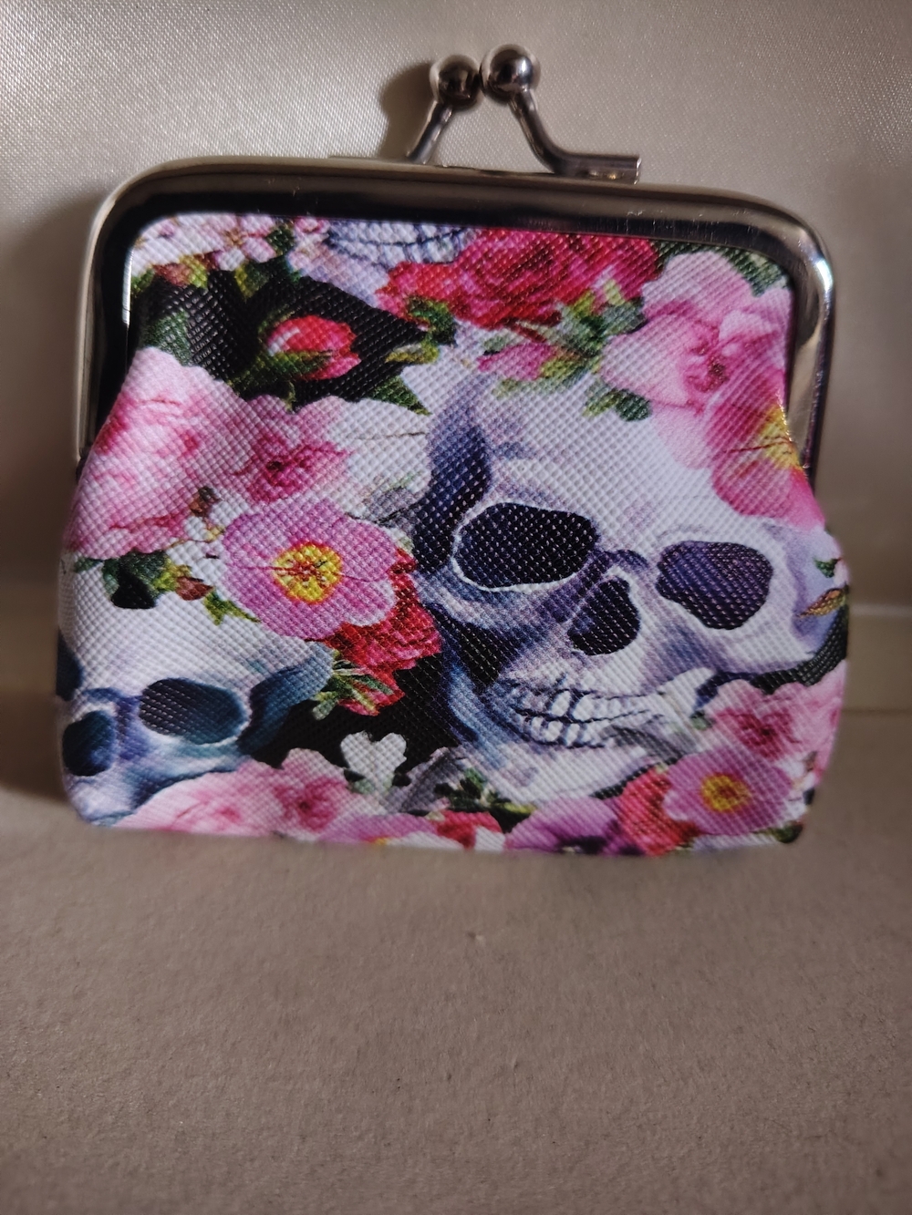 💀👛Brand New Gothic Floral Skull Coin Purse (Kiss Lock Clasp)💀👛